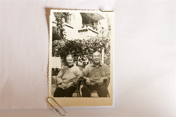 1984年，高金城弟弟高郁亭夫婦合影
