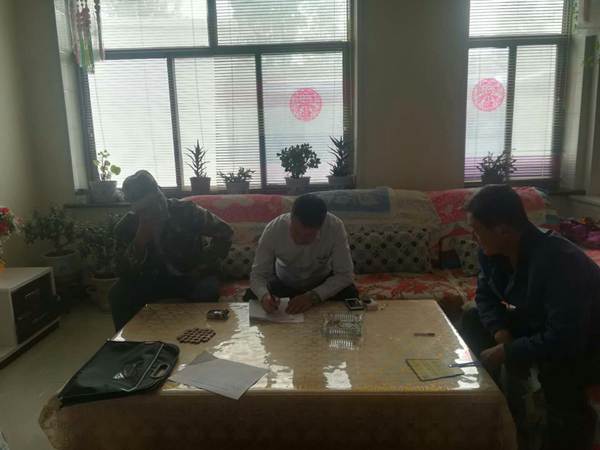 甘州區(qū)西路軍烈士紀(jì)念館黨員干部“ 七·一”前走訪慰問困難群眾